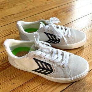 Cariuma LIKE NEW Sneaker, Women Size 8.5